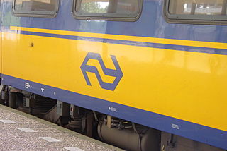 320px-Zijkant_trein_met_logo_NS